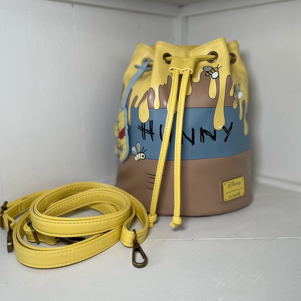 Disney Winnie the Pooh Honeypot Convertible Backpack/Crossbody NWT 🐝🍯